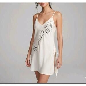 Y2K Victoria’s Secret Silk Ivory Cream Embroidered VTG Nightgown M Whimsygoth